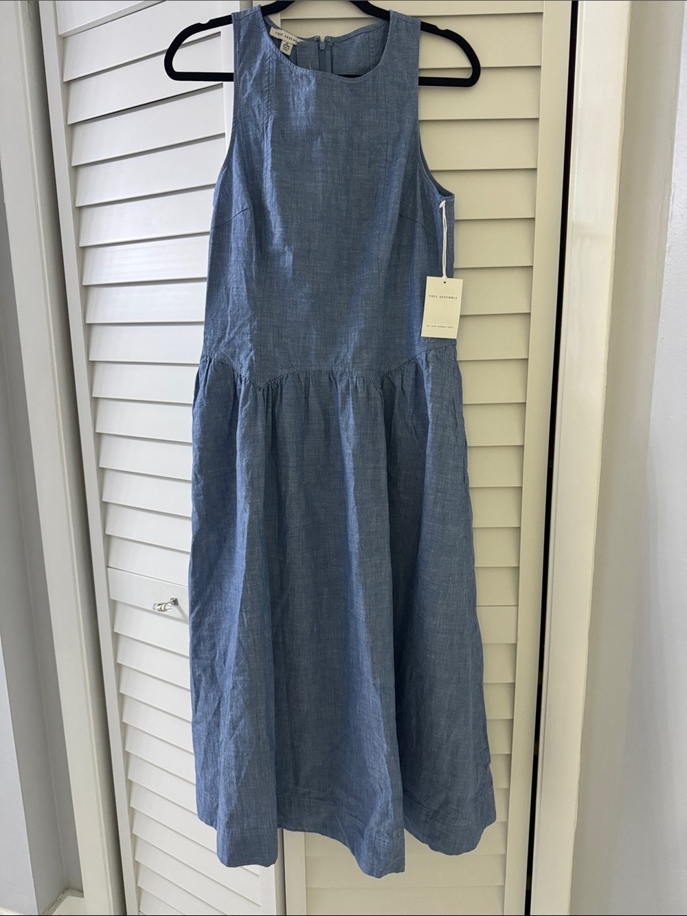 Sleeveless Blue Maxi Dress with Gathered Skirt